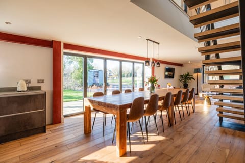 The Cosh Dining Area - StayCotswold