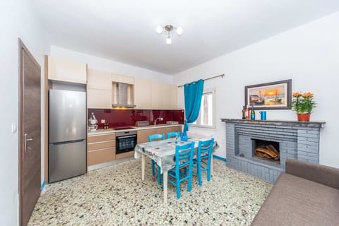 Fully Equipped kitchen and dining area