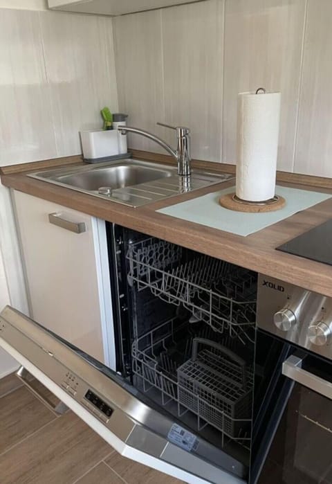 Oven, stovetop, dishwasher, highchair