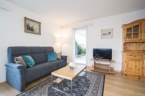 Cosy living room with access to the terrace