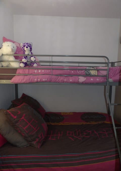 1 bedroom, iron/ironing board