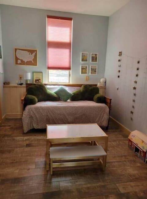 3 bedrooms, in-room safe, desk, iron/ironing board