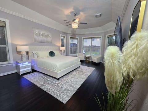 King. Master Suite. First floor