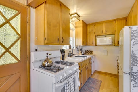 Kitchen | Coffee Maker | Toaster | Blender | Main Level