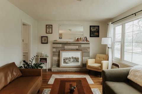 Discover pure bliss in this enchanting living room, where cozy meets elegance in perfect harmony. Every detail has been lovingly curated to create a haven of relaxation and joy.