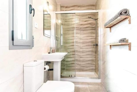 Combined shower/tub, hair dryer, towels, toilet paper