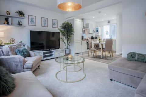 Luxurious Apartment Charlton Mews - 2 Bed - Tenby (22120)