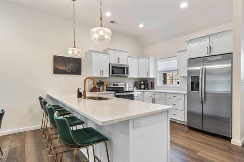 Enjoy the fully stocked kitchens with coffee bar (BIG DIPPER kitchen)