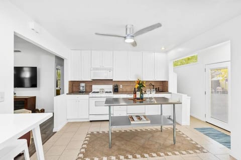 Full size kitchen with full size appliances.