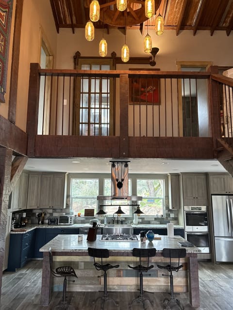 2 story great room entryway