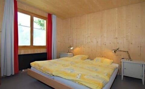 3 bedrooms, internet, bed sheets