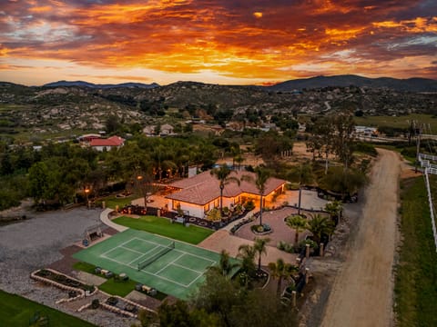 Escape to luxury in the heart of wine country.