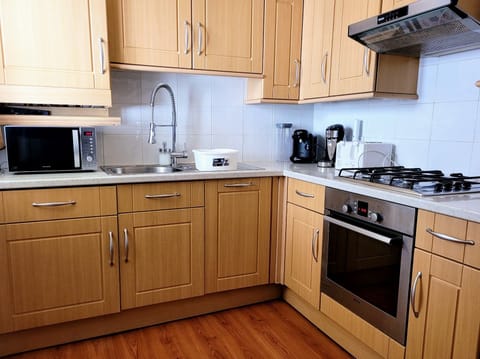 26 Montpellier - Kitchen1