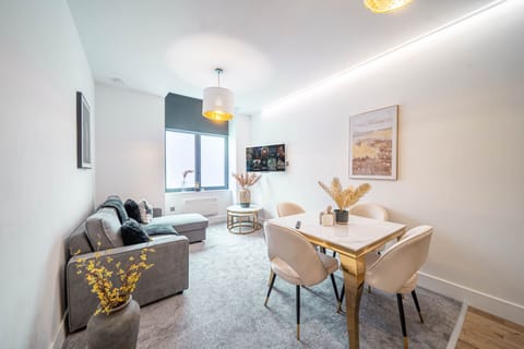 Living Room / Lounge