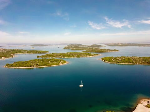 Cloud, Water, Sky, Water Resources, Azure, Natural Landscape, Coastal And Oceanic Landforms, Boat, Lake, Horizon