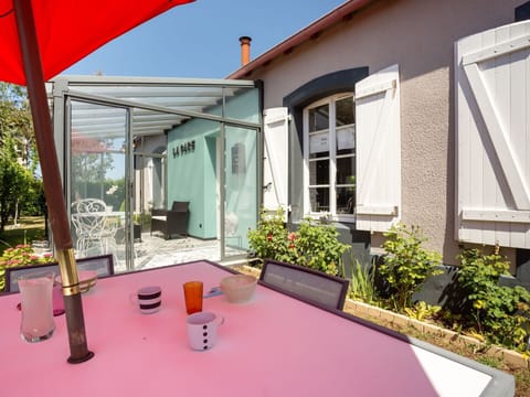 Plant, Building, Property, Sky, Window, Flowerpot, Shade, Interior Design, Table, Lighting