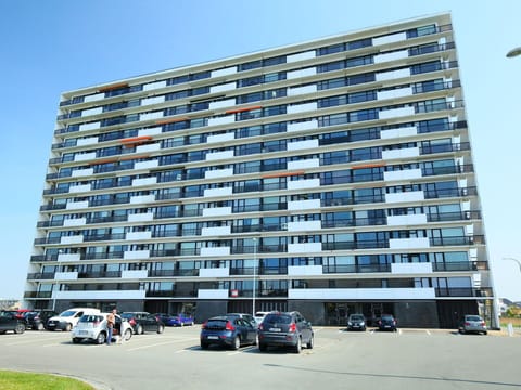 Car, Building, Sky, Vehicle, Wheel, Urban Design, Architecture, Tower Block
