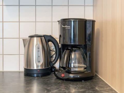 Tableware, Drinkware, Kitchen Appliance, Home Appliance, Serveware, Drink, Gas, Small Appliance