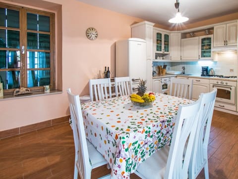 Room, Property, Furniture, Dining Room, Floor, Interior Design, Kitchen, Home, Building, Wood Flooring