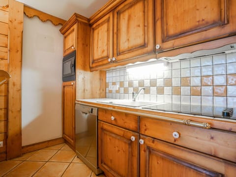 Cabinetry, Building, Furniture, Bathroom Cabinet, Countertop, Wood, Drawer, Kitchen, Interior Design, House