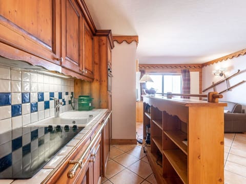 Cloud, Sky, Plant, Property, Building, Window, Flower, Architecture, Urban Design, Neighbourhood