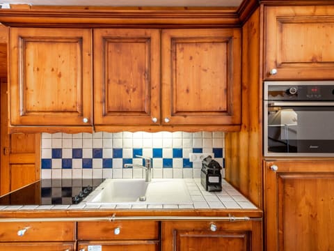 Cloud, Sky, Plant, Property, Building, Window, Flower, Architecture, Urban Design, Neighbourhood