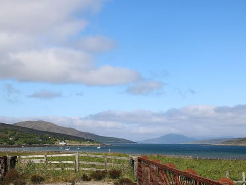 Cloud, Sky, Plant, Water, Mountain, Fence, Natural Landscape, Land Lot, Highland, Cumulus