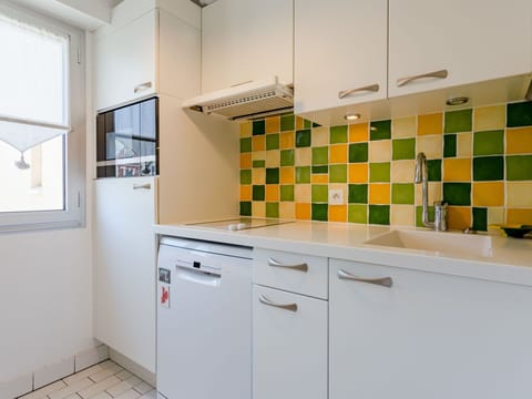 Cabinetry, Property, Building, Window, Kitchen, House, Interior Design, Floor, Flooring, Kitchen Appliance