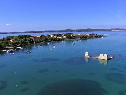 Water, Sky, Azure, Boat, Coastal And Oceanic Landforms, Natural Landscape, Lake, Watercourse, Bank, Landscape