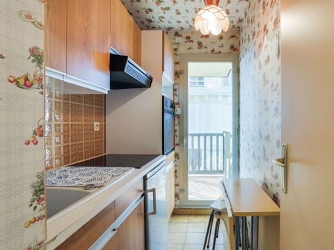 Property, Cabinetry, Building, Wood, Interior Design, Countertop, Window, Flooring, Floor