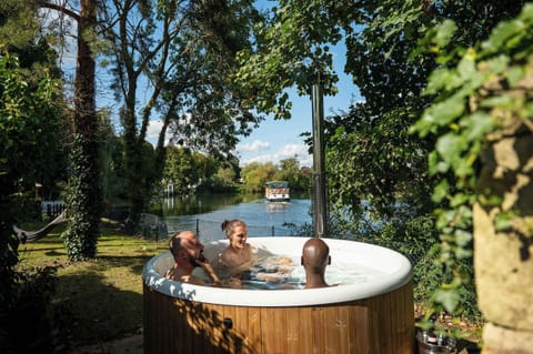 Outdoor spa tub