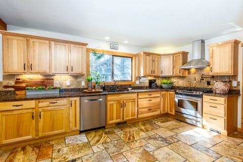 Kitchen - Main Level