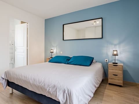 Furniture, Property, Azure, Comfort, Wood, Textile, Interior Design, Bed Frame, Cabinetry