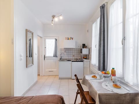 Plant, Water, Property, Furniture, Building, Table, Window, Azure, Chair, Interior Design