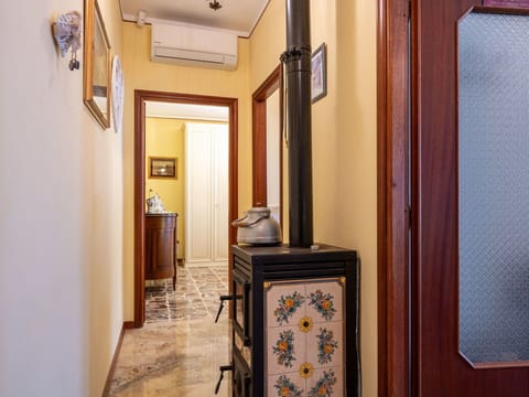 Property, Wood, Interior Design, Picture Frame, Door, Flooring, Hardwood, Building, Living Room, Ceiling