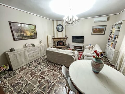 Picture Frame, Furniture, Table, Property, Interior Design, Building, Lighting, Flooring, Floor, Wood