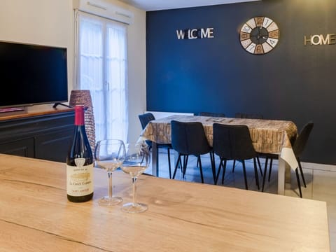 Water, Sky, Cloud, Property, Swimming Pool, Building, Plant, Seaside Resort, Tree, Outdoor Furniture