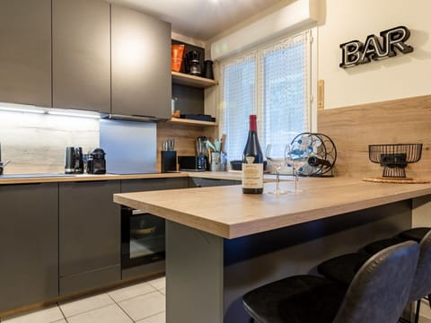 Water, Sky, Cloud, Property, Swimming Pool, Building, Plant, Seaside Resort, Tree, Outdoor Furniture