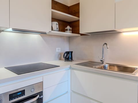 Building, Daytime, Property, Sky, Water, Plant, Window, Swimming Pool, Tree, Urban Design