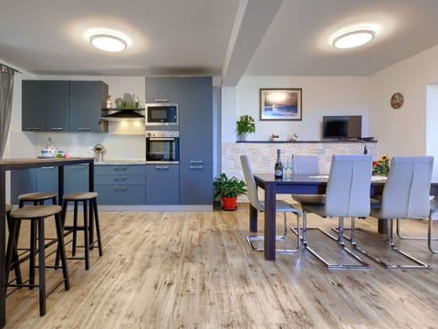 Furniture, Property, Cabinetry, Table, Wood, Building, Countertop, Interior Design, Chair, Houseplant