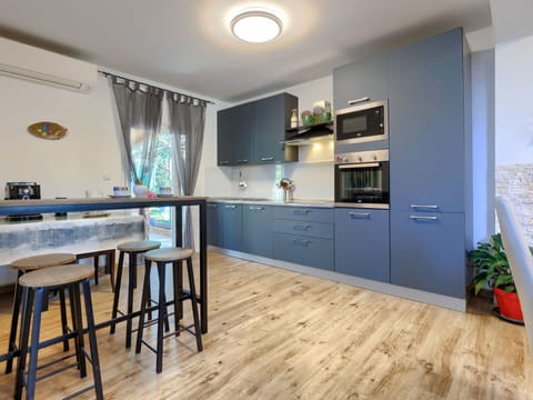 Property, Furniture, Cabinetry, Countertop, Wood, Interior Design, Plant, Floor, Flooring, Kitchen