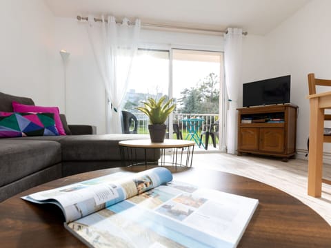 Property, Furniture, Cabinetry, Couch, Comfort, Building, Plant, Interior Design, Table, Lighting