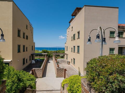 Sky, Plant, Building, Window, Azure, Water, Urban Design, Condominium, Tree, Cloud