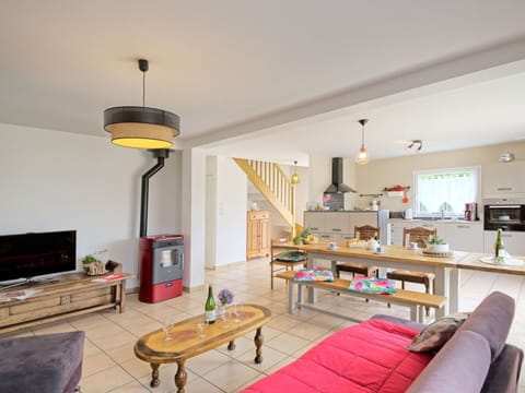 Table, Furniture, Property, Couch, Building, Wood, Television, Interior Design, Flooring, Floor