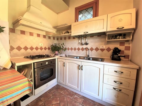 Cabinetry, Countertop, Property, Furniture, Building, Kitchen Appliance, Kitchen, Kitchen Stove, Wood, Drawer