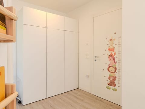 Sky, Plant, Building, Tree, Shade, Real Estate, Landscape, Facade, Cloud, Apartment