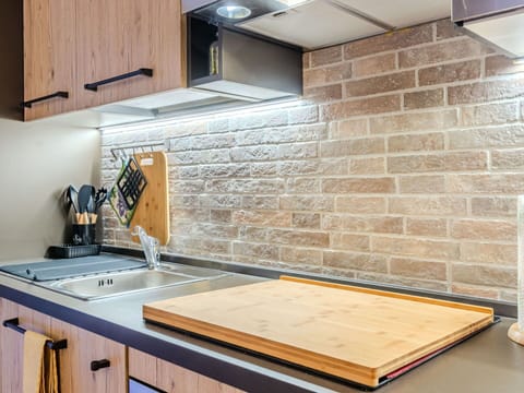 Sky, Plant, Building, Tree, Shade, Real Estate, Landscape, Facade, Cloud, Apartment