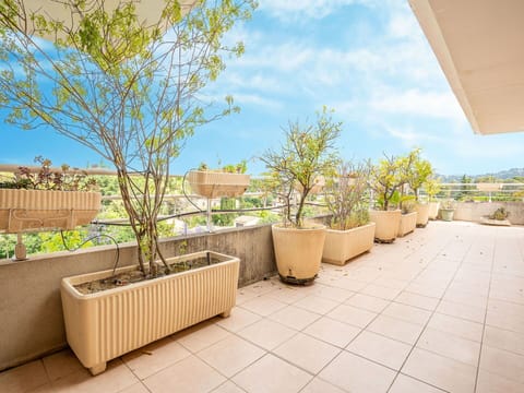 Sky, Property, Plant, Cloud, Wood, Building, Interior Design, Urban Design, Grass, Floor