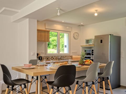 Table, Furniture, Property, Chair, Window, Wood, Lighting, Interior Design, Plant