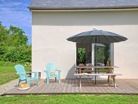 Table, Plant, Furniture, Property, Building, Azure, Shade, Outdoor Table, Outdoor Furniture, Rectangle